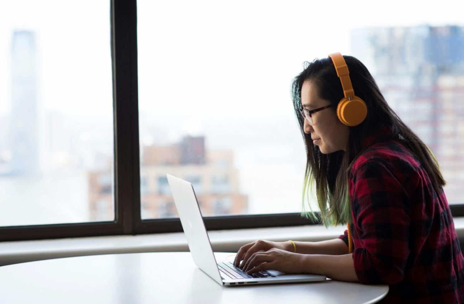Espace de travail collaboratif pour l'analyse de données financières